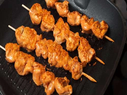 طرز تهیه جوجه کباب تابه ای رستورانی؛ خوشمزه، آبدار و بدون نیاز به منقل