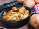 طرز تهیه سیب زمینی تنوری با پنیر و سیر در تابه چدنی