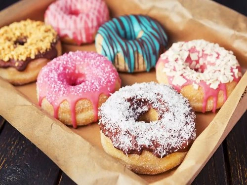 طرز تهیه دونات خانگی نرم و پفکی؛ رازهایی که قنادی ها به شما نمی گویند!